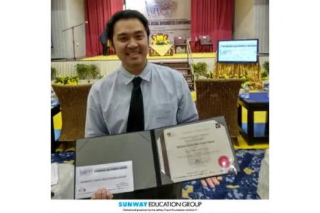 PhD (Computing) student won Badioze Zaman Best Paper Award!