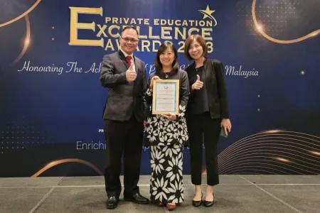 Congratulations to Prof. Angela Lee Siew Hoong on Winning the National Outstanding Educator Award